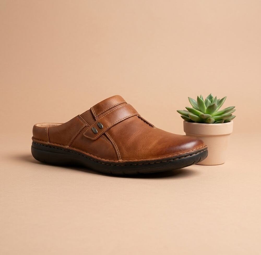 NWT Clarks Unisex Un Loop Ease Sneaker, Dark Tan L-Size 7 US Women